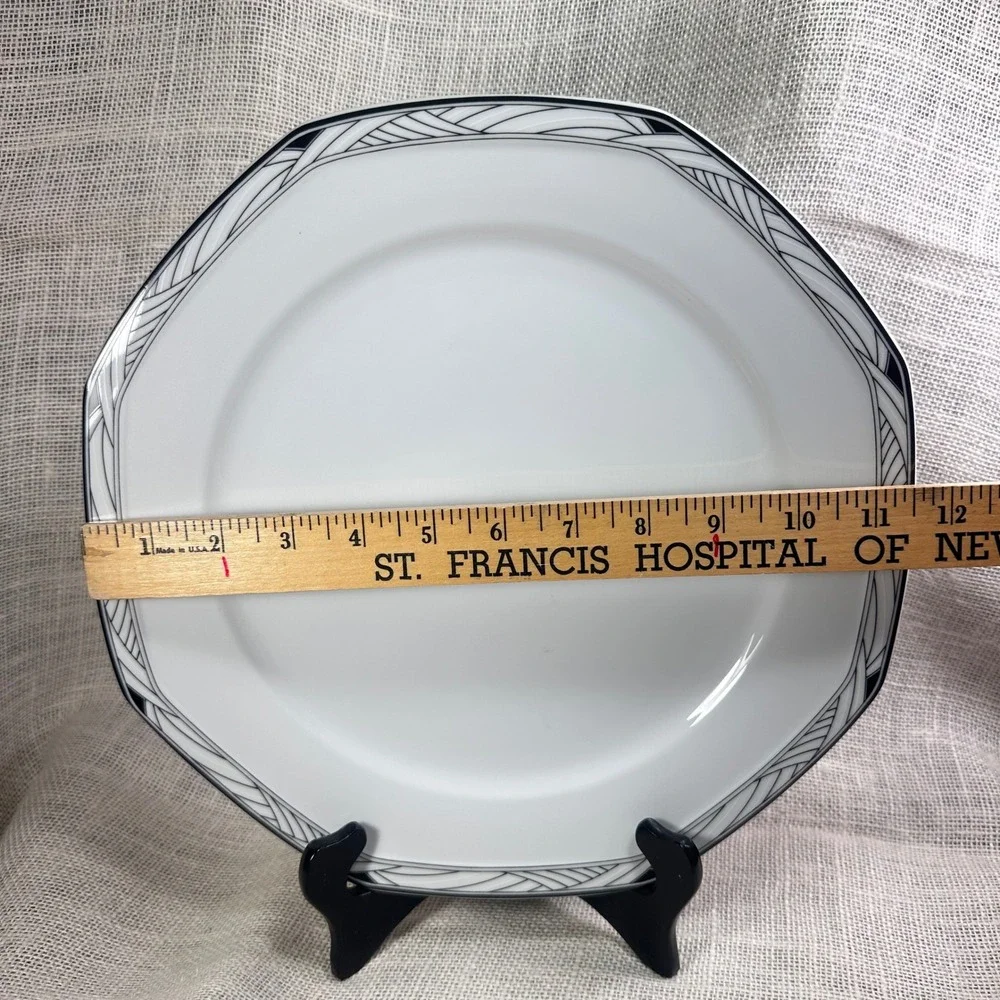 Studio Nova Synthesis Y0031 Chop Plate 11.5 Round Platter Black Geometric Border